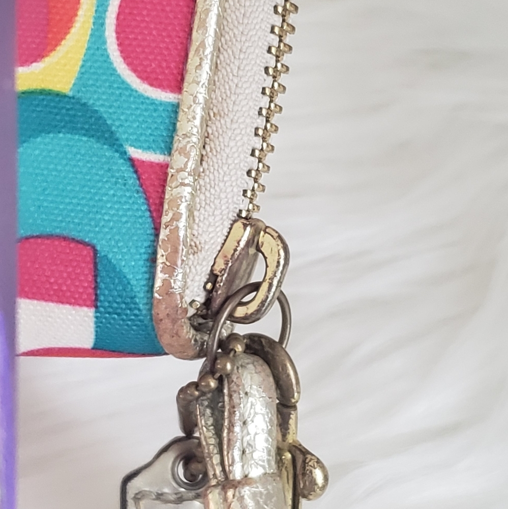 GUC COACH POPPY GRAFFI  WRISTLET - Picture 10 of 10